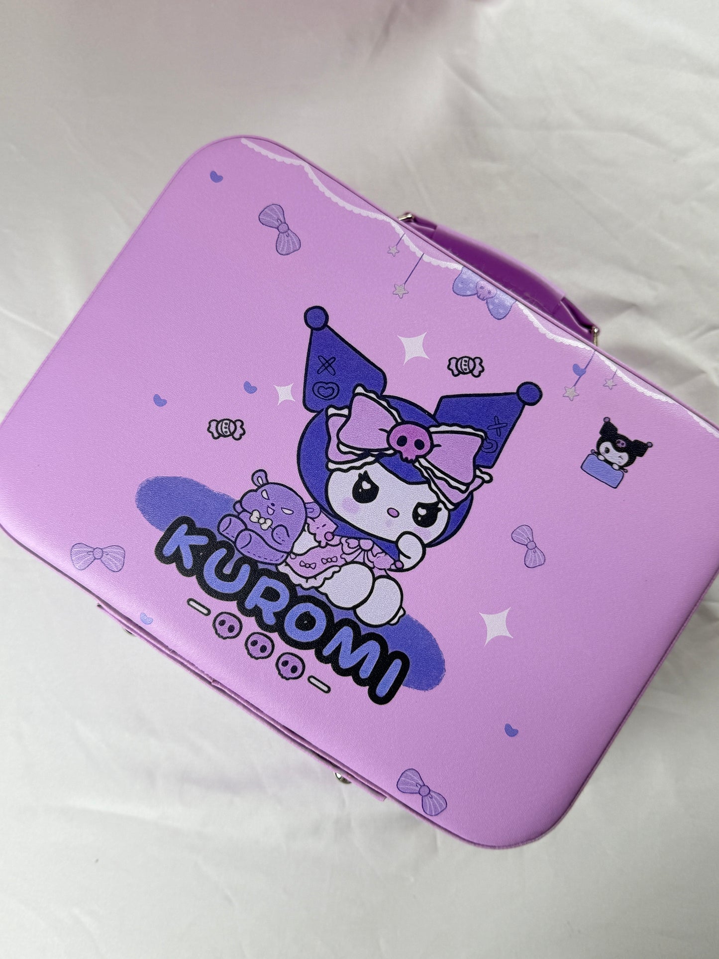 KuKu Gift Box | 1 suitcase + 15 random items