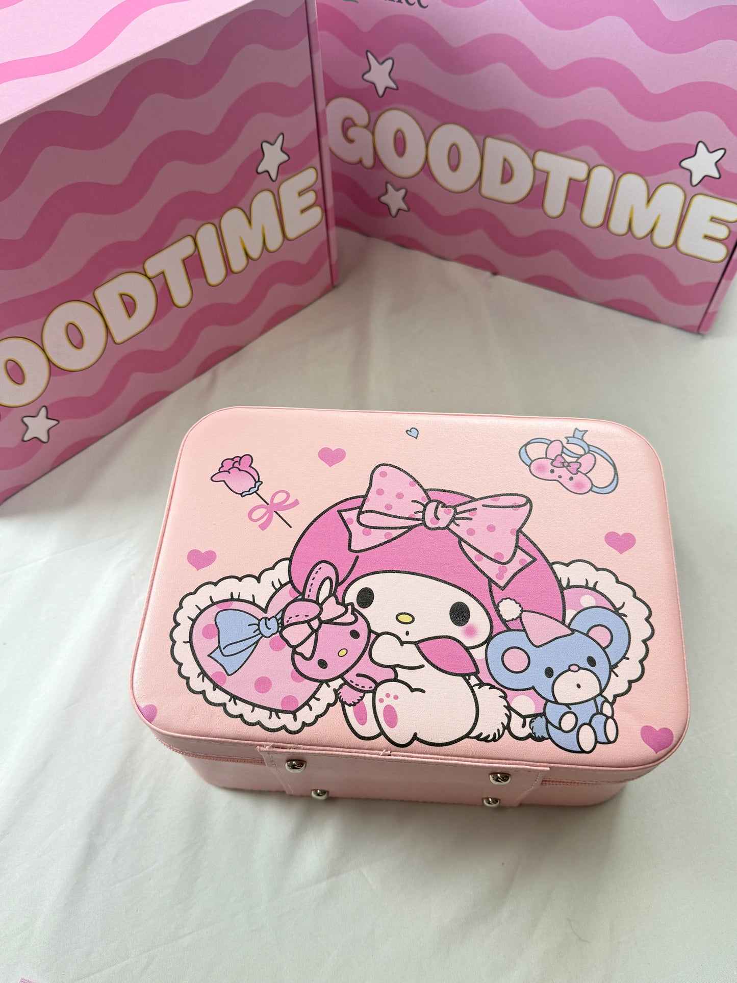 Melody Gift Box | 1 suitcase + 15 random items