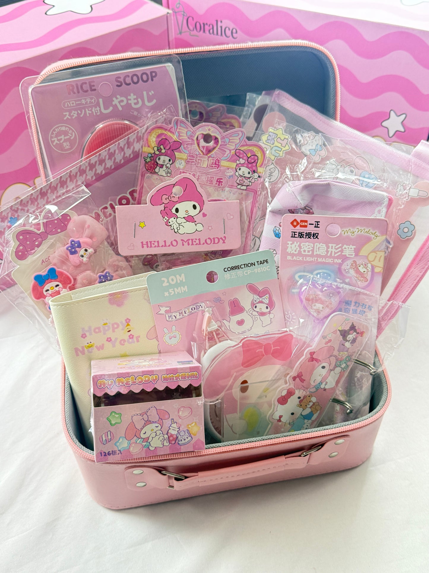 Melody Gift Box | 1 suitcase + 15 random items